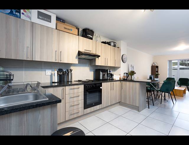 2 BEDROOM TOWNHOUSE TO LET IN HEATHFIELD